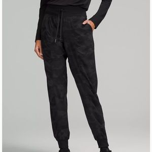 Lululemon dance studio jogger